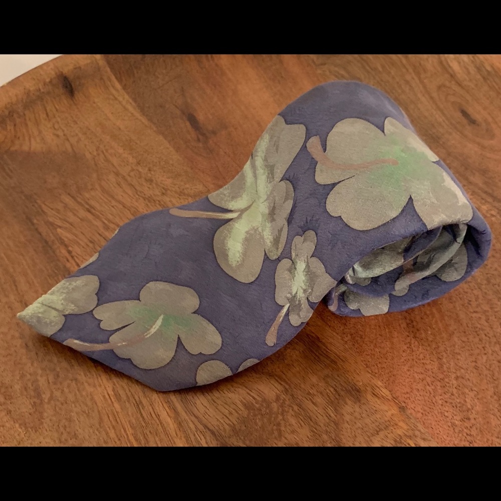 Je Suis Clover Neck Tie